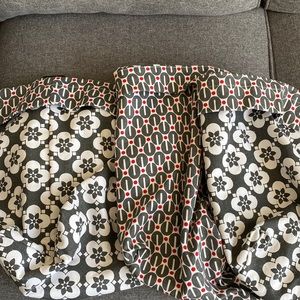 3 reversible storage baskets